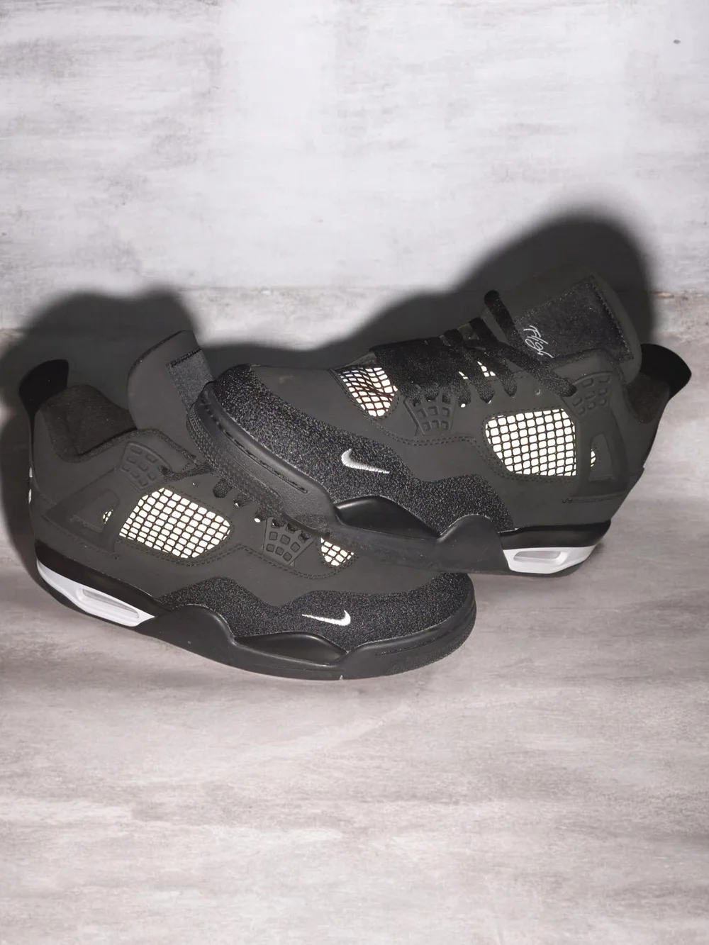 Men's Black Athletic Sneakers with Subtle Pink Accents